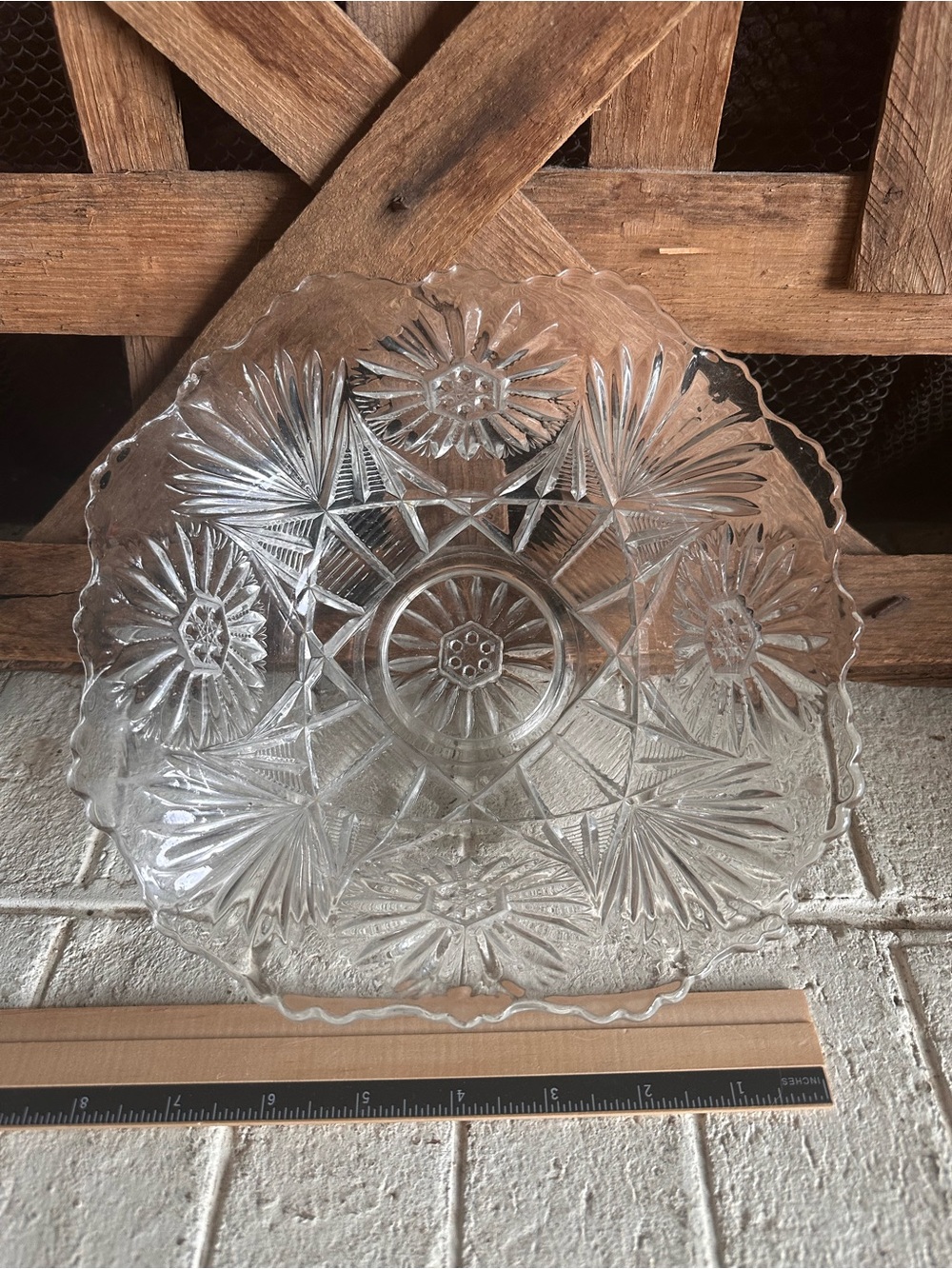 Vintage cut glass bowl (50)